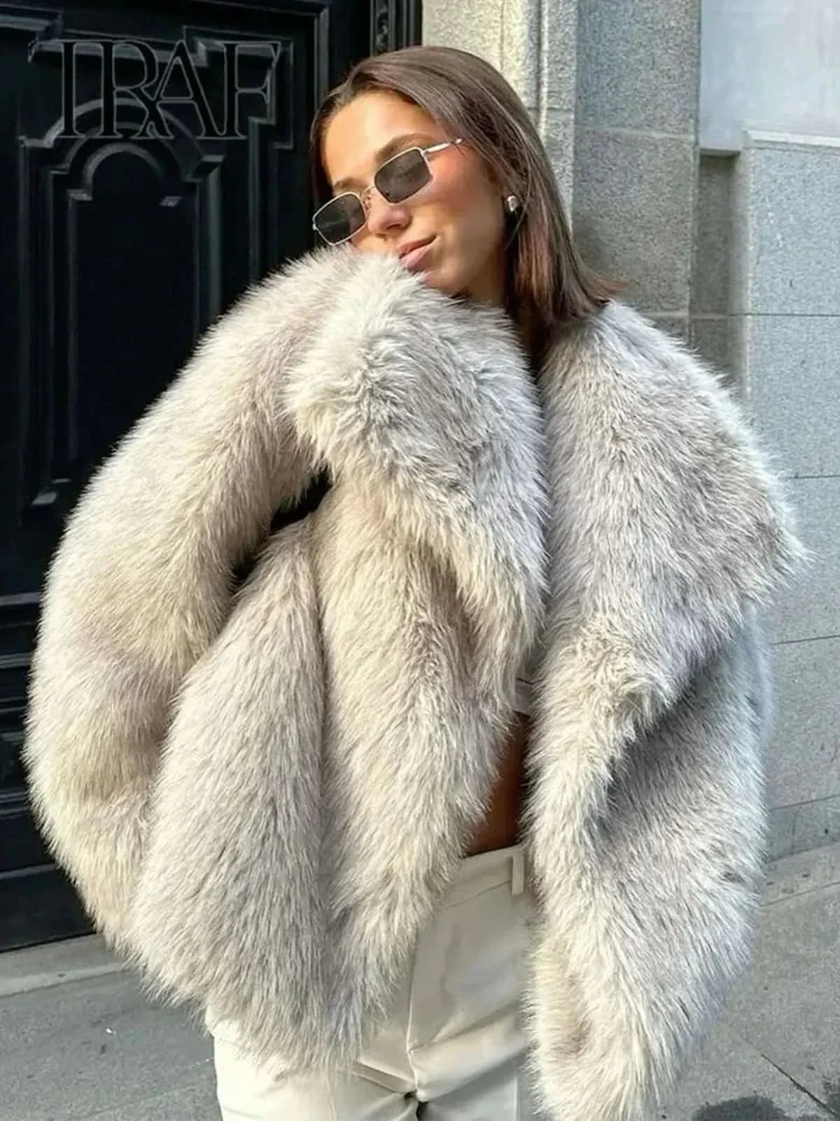 Beautifully Finished Coat in a Timeless Design