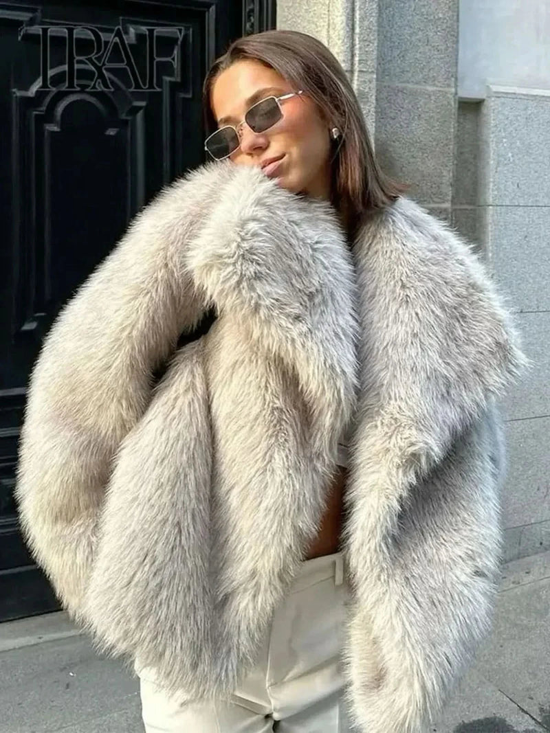 Beautifully Finished Coat in a Timeless Design