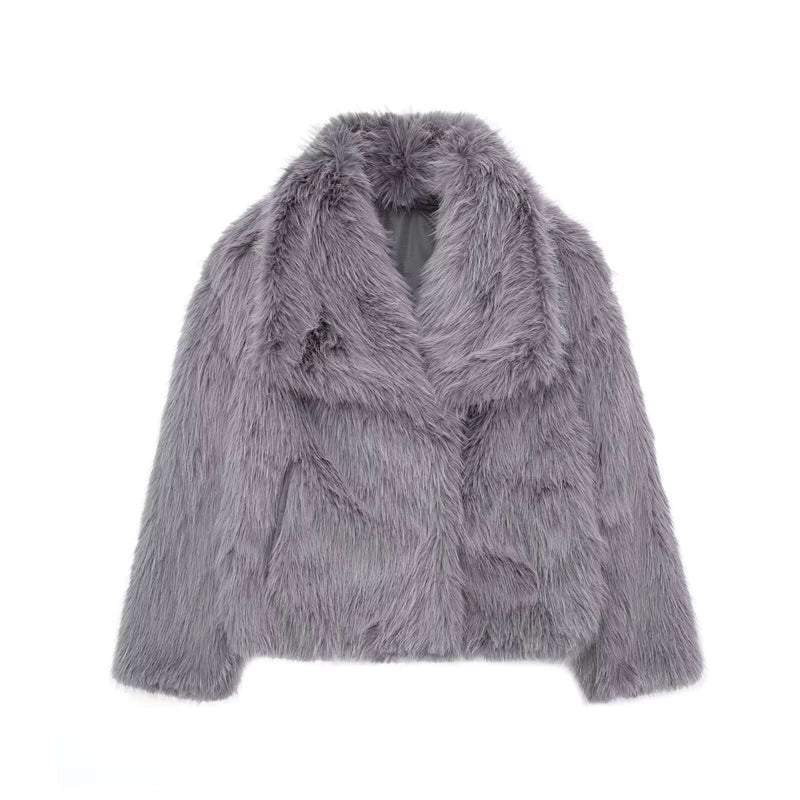 Beautifully Finished Coat in a Timeless Design