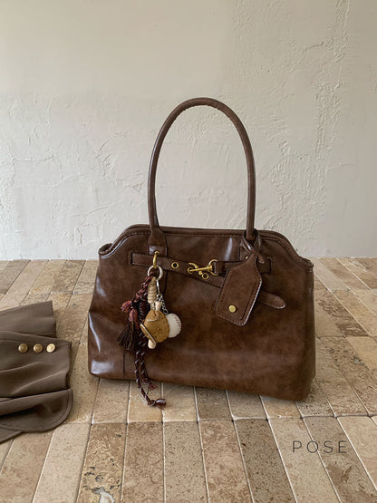 Polished Bag with an Effortless Classic Look