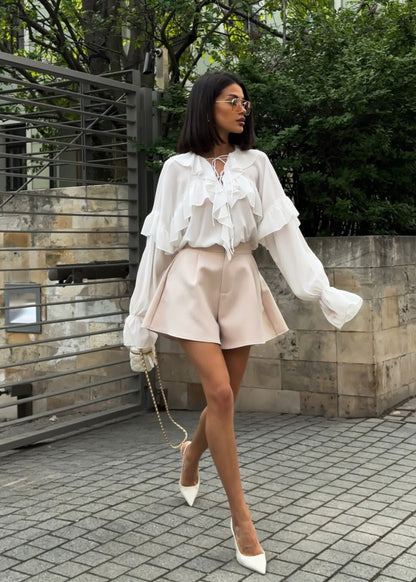 Effortlessly Elegant Blouse with a Timeless Design
