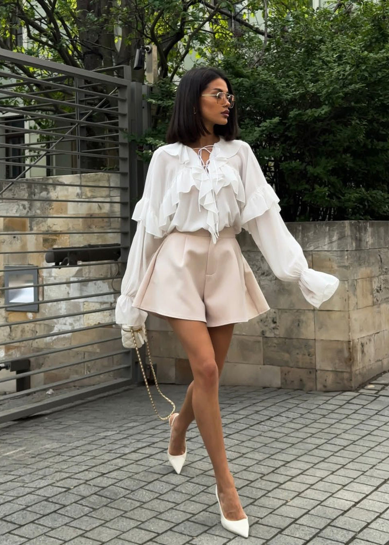 Effortlessly Elegant Blouse with a Timeless Design