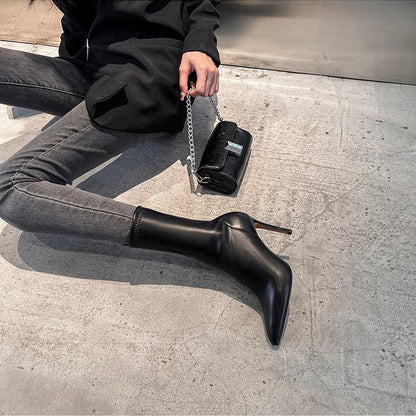 Well Tailored Boots with a Graceful Silhouette