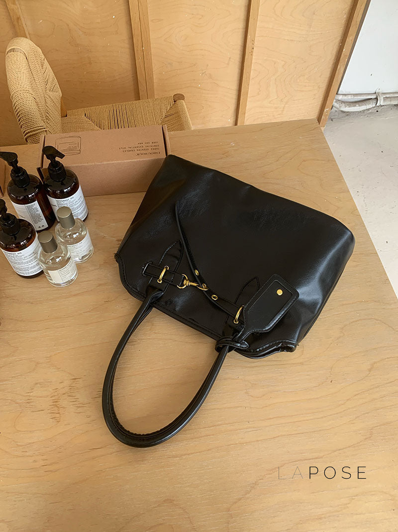 Polished Bag with an Effortless Classic Look
