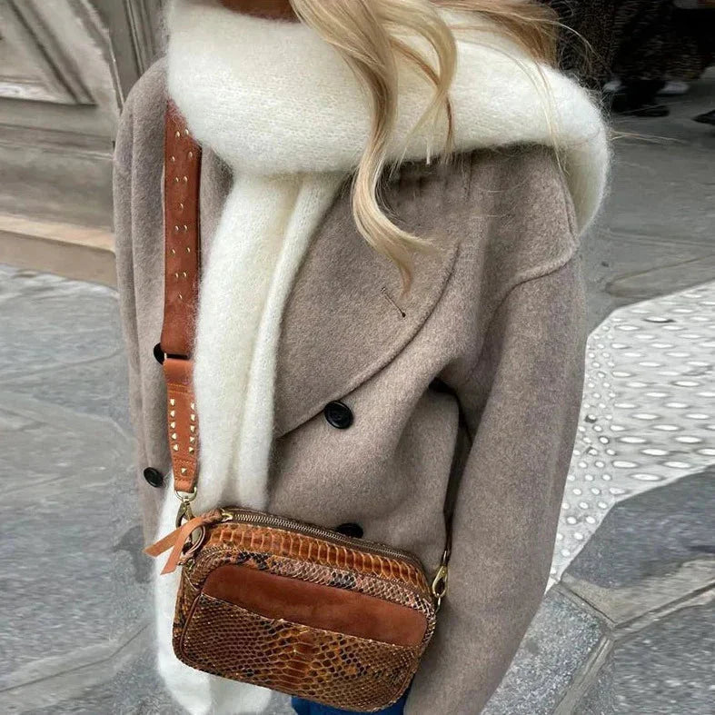 Well Tailored Coat with a Graceful Silhouette