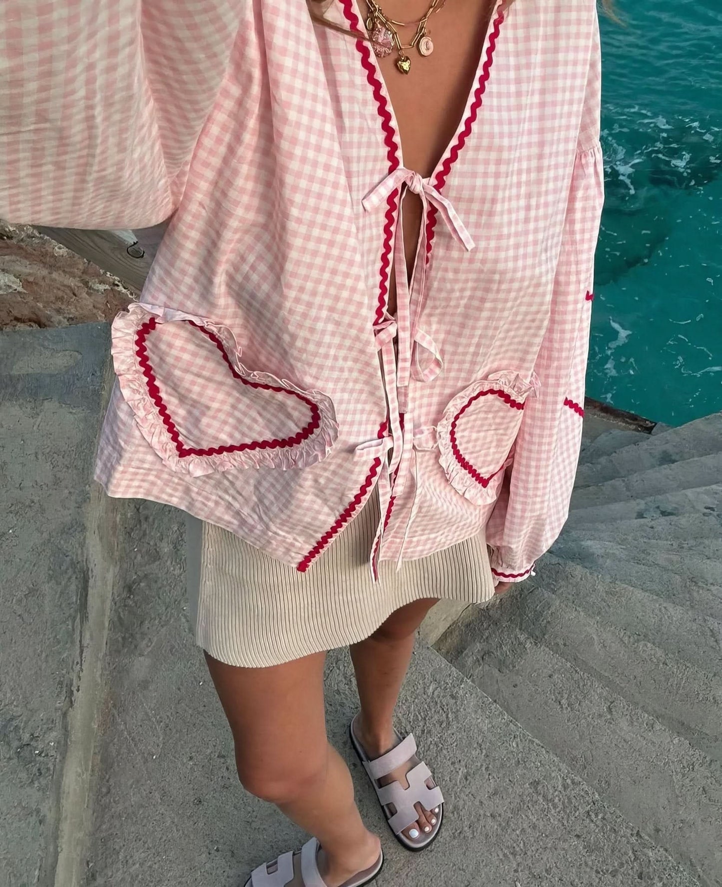 Beautifully Finished Top in a Timeless Design