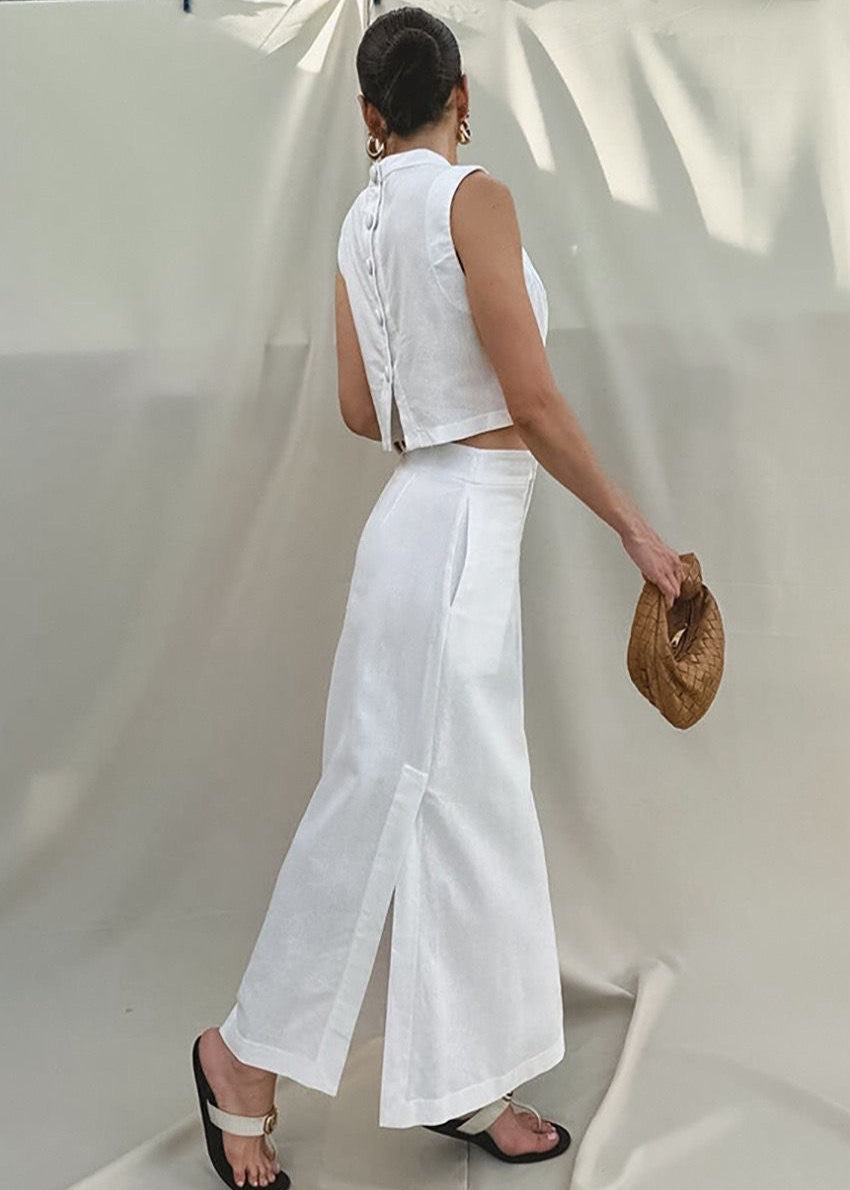 Effortlessly Elegant Top with a Timeless Design