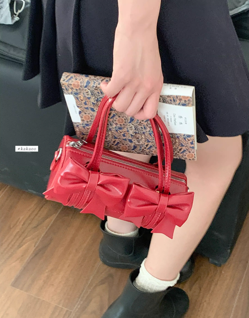Gracefully Styled Bag for Any Occasion