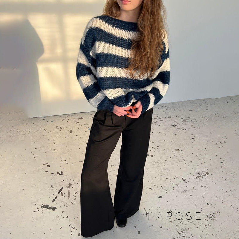 Well Tailored Sweater with a Graceful Silhouette