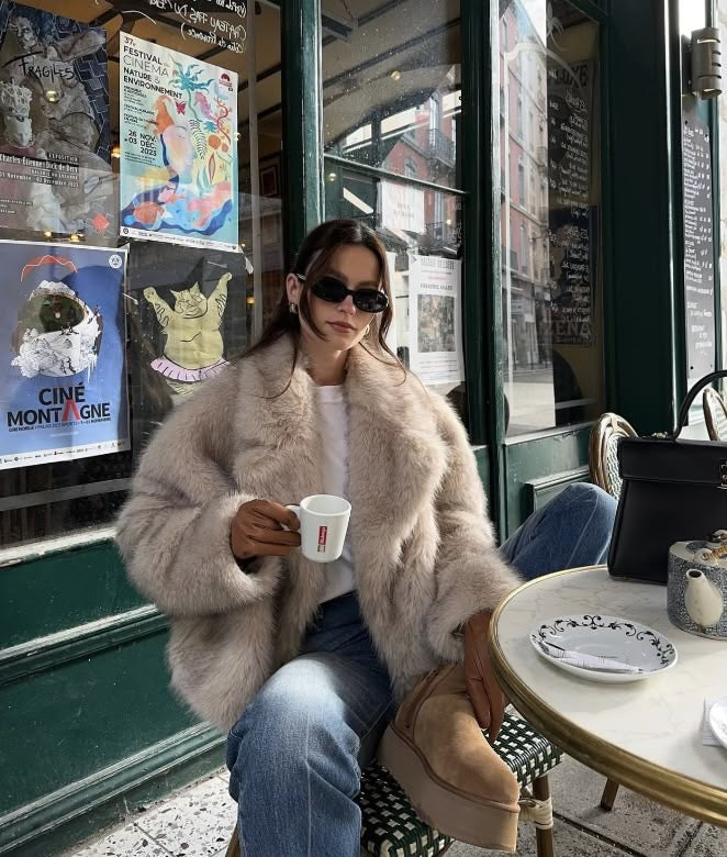 Effortlessly Elegant Jacket with a Timeless Design