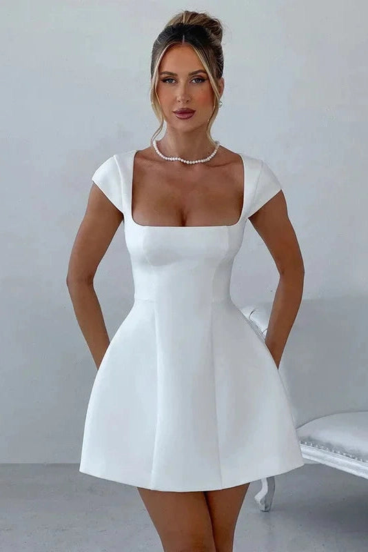 Well Tailored Dress with a Graceful Silhouette