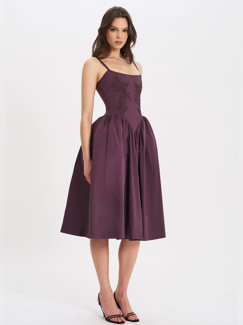 Classic Vintage Dress with a Flattering Fit