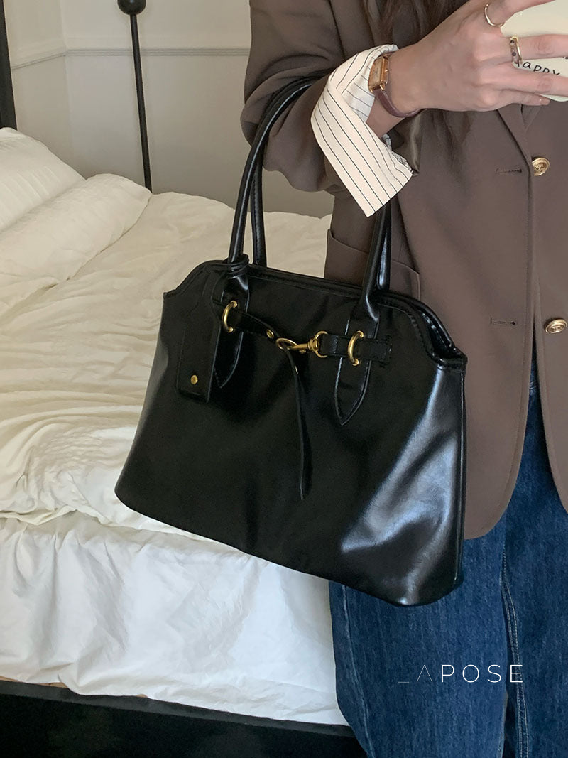 Polished Bag with an Effortless Classic Look