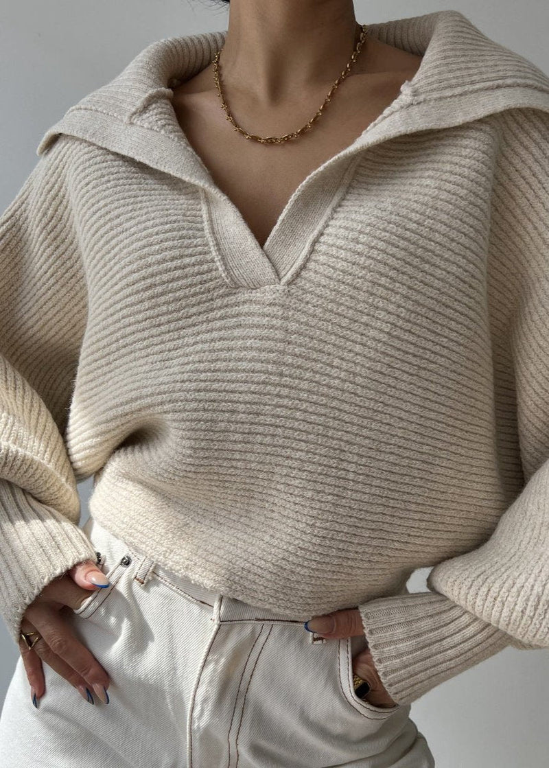 Well Tailored Sweater with a Graceful Silhouette
