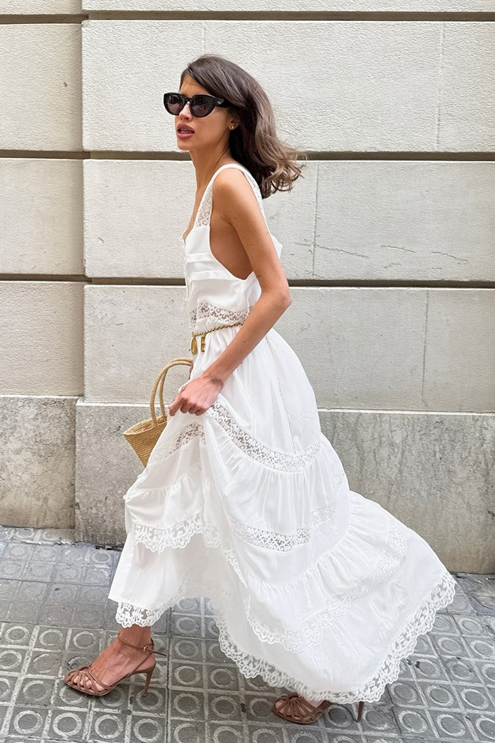 Sophisticated Dress with a Clean Classic Look