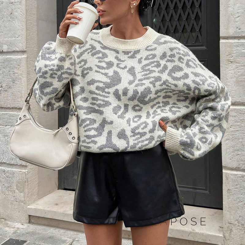 Well Tailored Sweater with a Graceful Silhouette