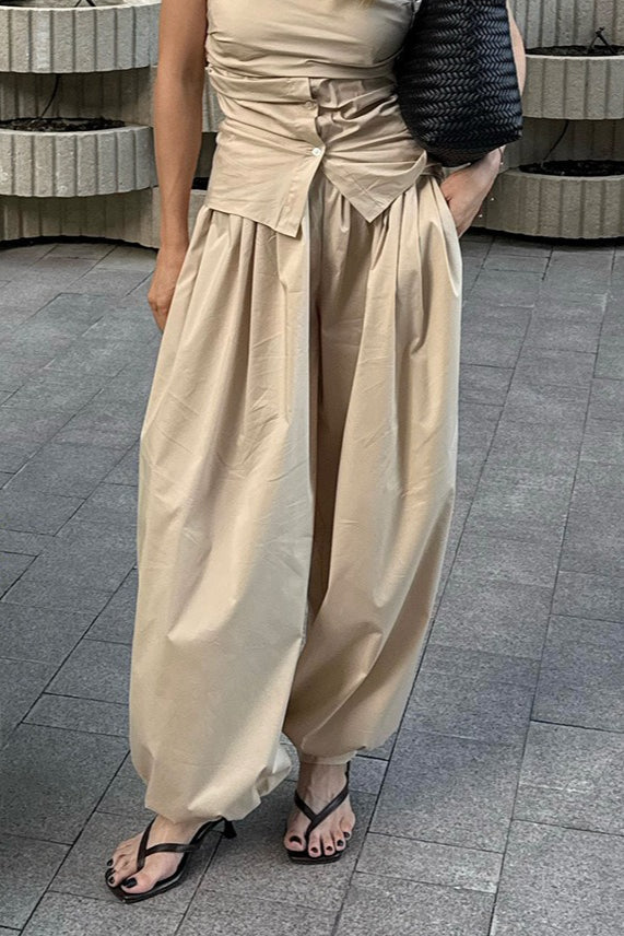 Effortlessly Elegant Pants with a Timeless Design