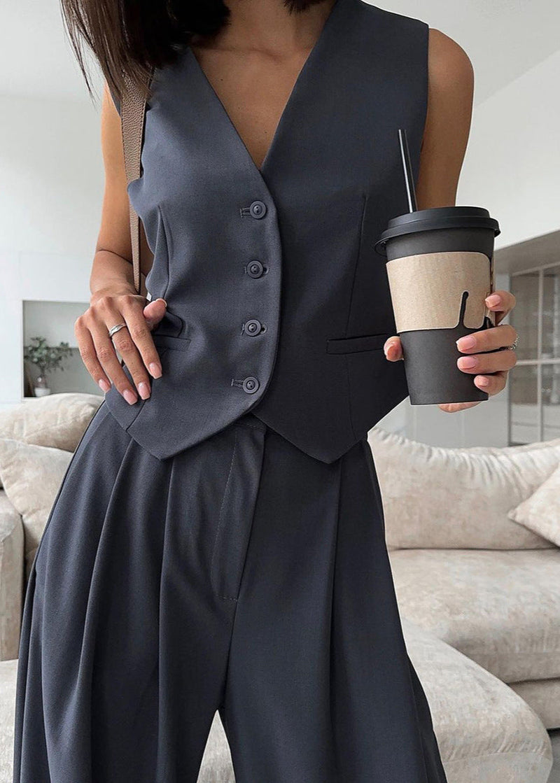 Polished Trousers with an Effortless Classic Look