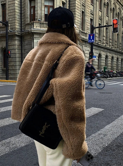Well Tailored Coat with a Graceful Silhouette