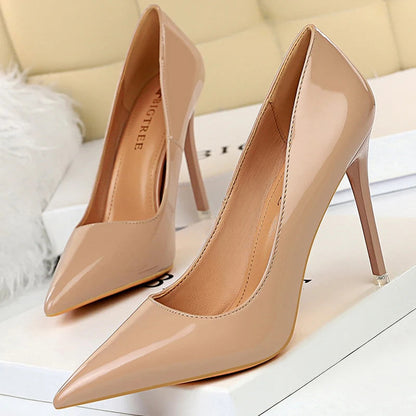 Sophisticated Garment with a Clean Classic Look
