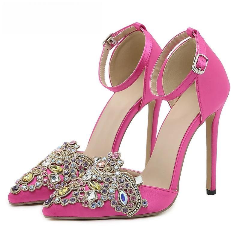 Effortlessly Elegant Heels with a Timeless Design