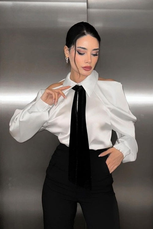 Sophisticated Blouse with a Clean Classic Look