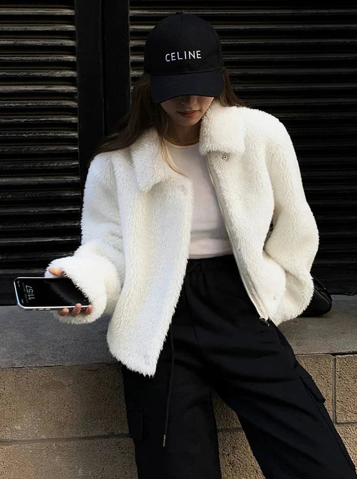 Well Tailored Coat with a Graceful Silhouette