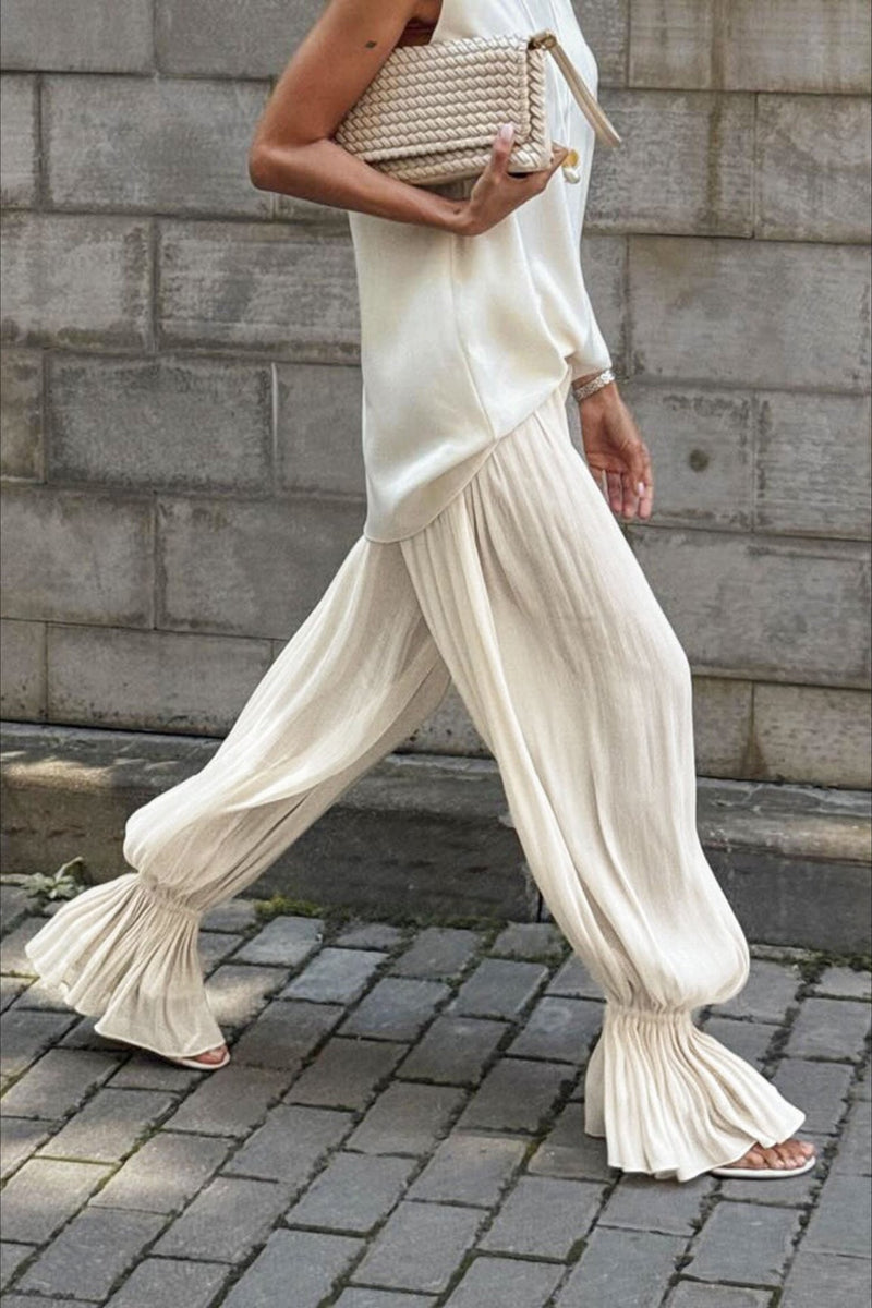 Well Tailored Pants with a Graceful Silhouette