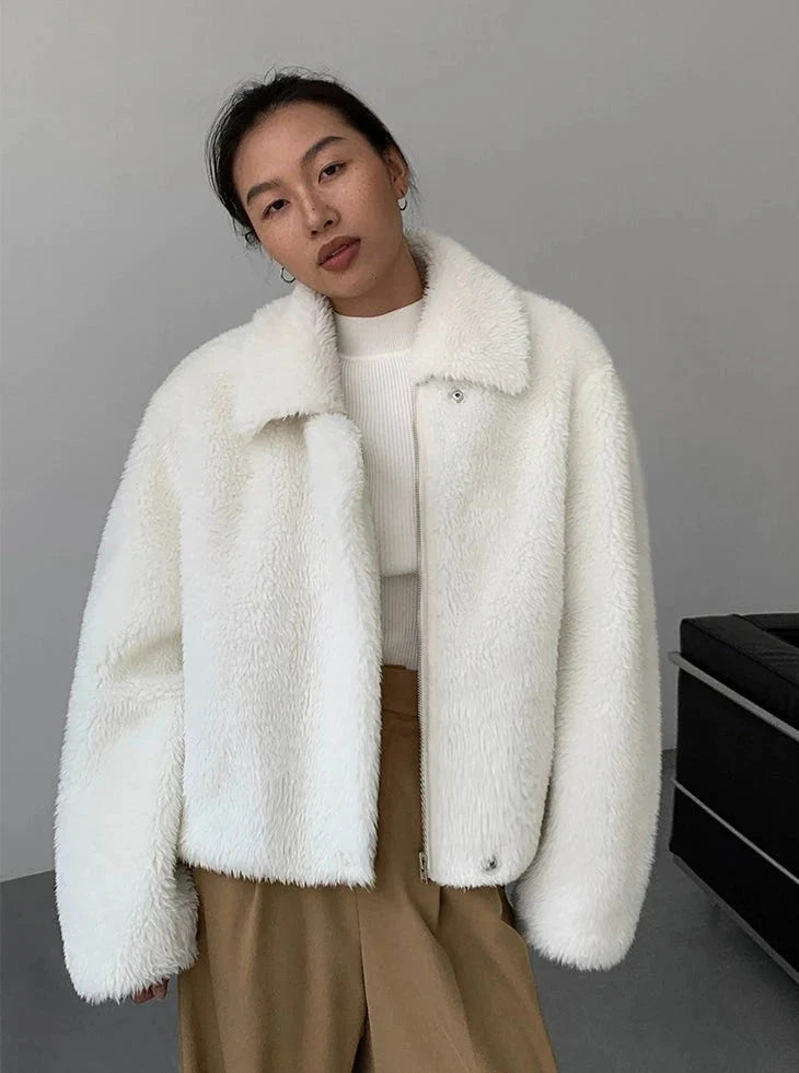 Well Tailored Coat with a Graceful Silhouette