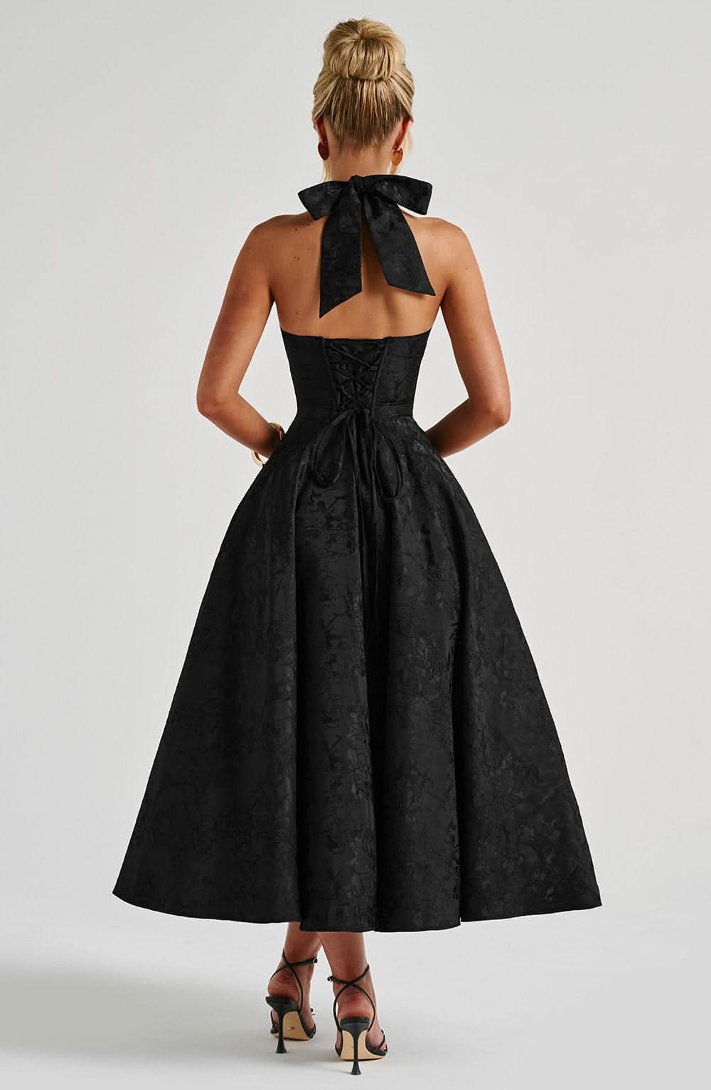 Beautifully Crafted Dress in a Classic Style