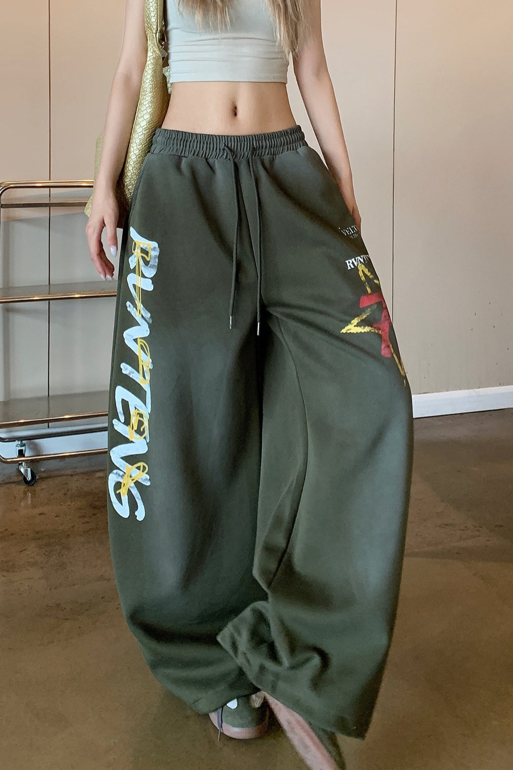 Well Tailored Pants with a Graceful Silhouette
