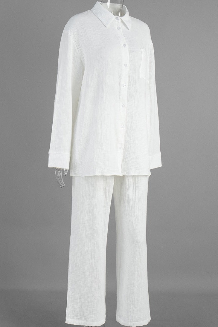 Effortlessly Elegant Pants with a Timeless Design