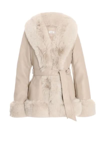 Beautifully Finished Coat in a Timeless Design