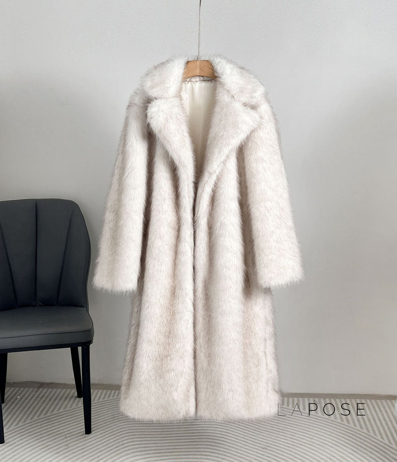 Beautifully Finished Coat in a Timeless Design