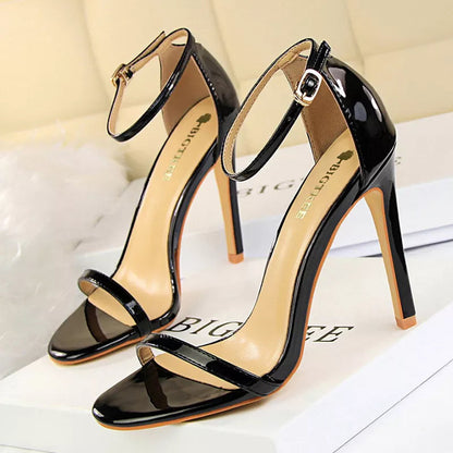 Effortlessly Elegant Heels with a Timeless Design