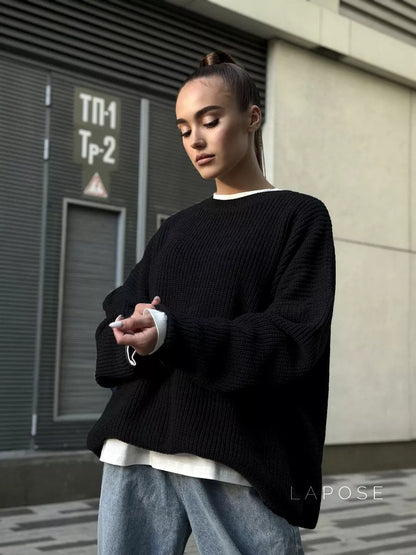 Well Tailored Sweater with a Graceful Silhouette