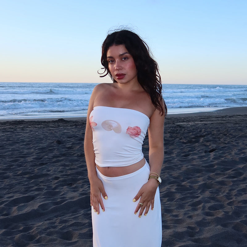 Beautifully Finished Top in a Timeless Design
