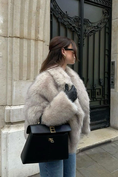 Effortlessly Elegant Jacket with a Timeless Design