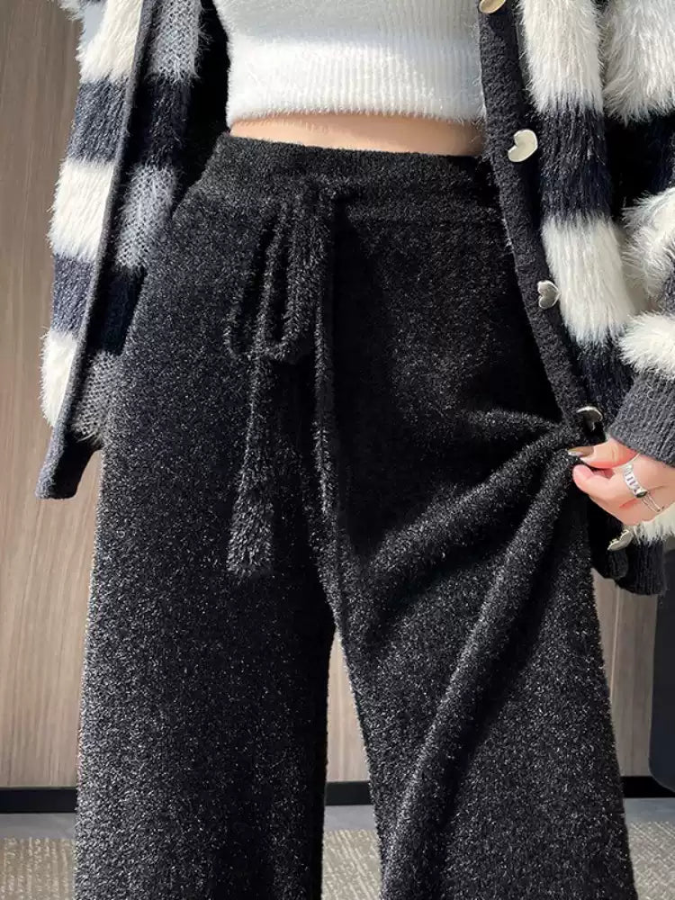 Effortlessly Elegant Pants with a Timeless Design