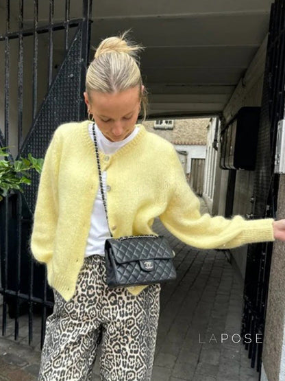 Elegantly Styled Cardigan for Everyday Wear
