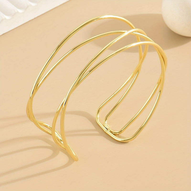 Effortlessly Elegant Garment with a Timeless Design