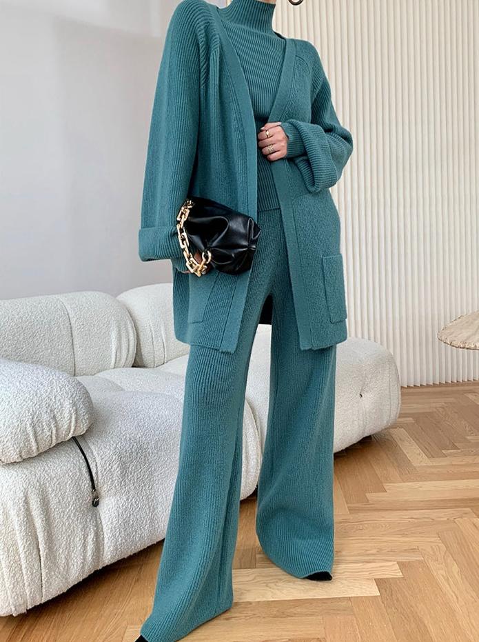 Effortlessly Elegant Garment with a Timeless Design