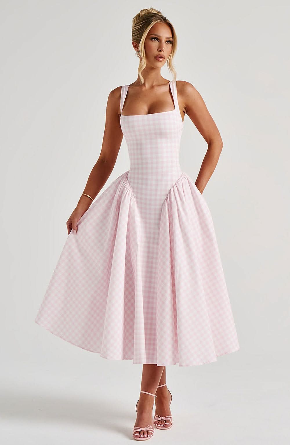 Effortlessly Elegant Dress with a Timeless Design