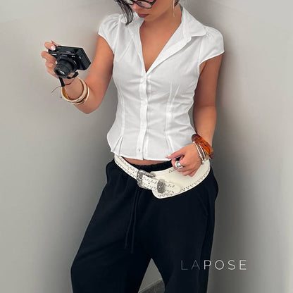 Effortlessly Elegant Blouse with a Timeless Design