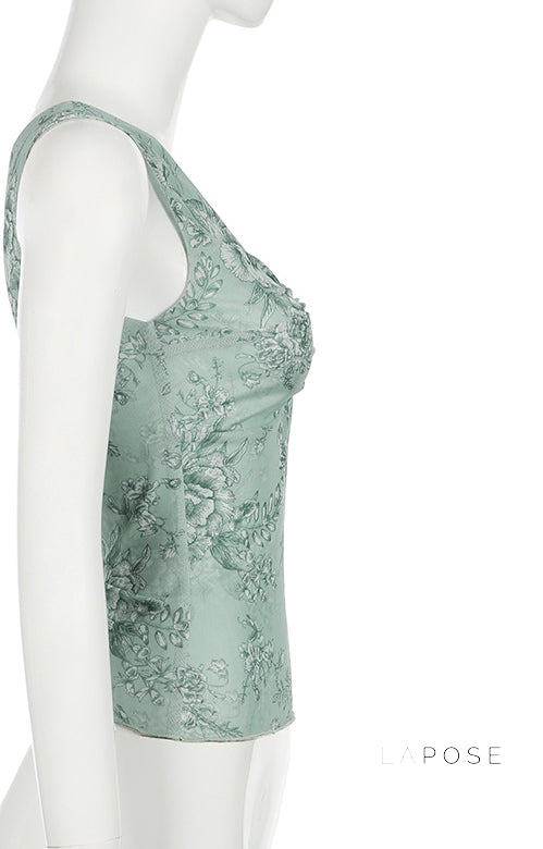 Well Tailored Top with a Graceful Silhouette