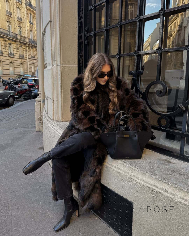 Well Tailored Coat with a Graceful Silhouette