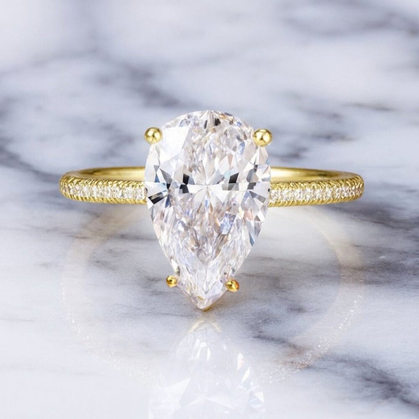 "anette" 3ct Pear Shaped Travel Ring