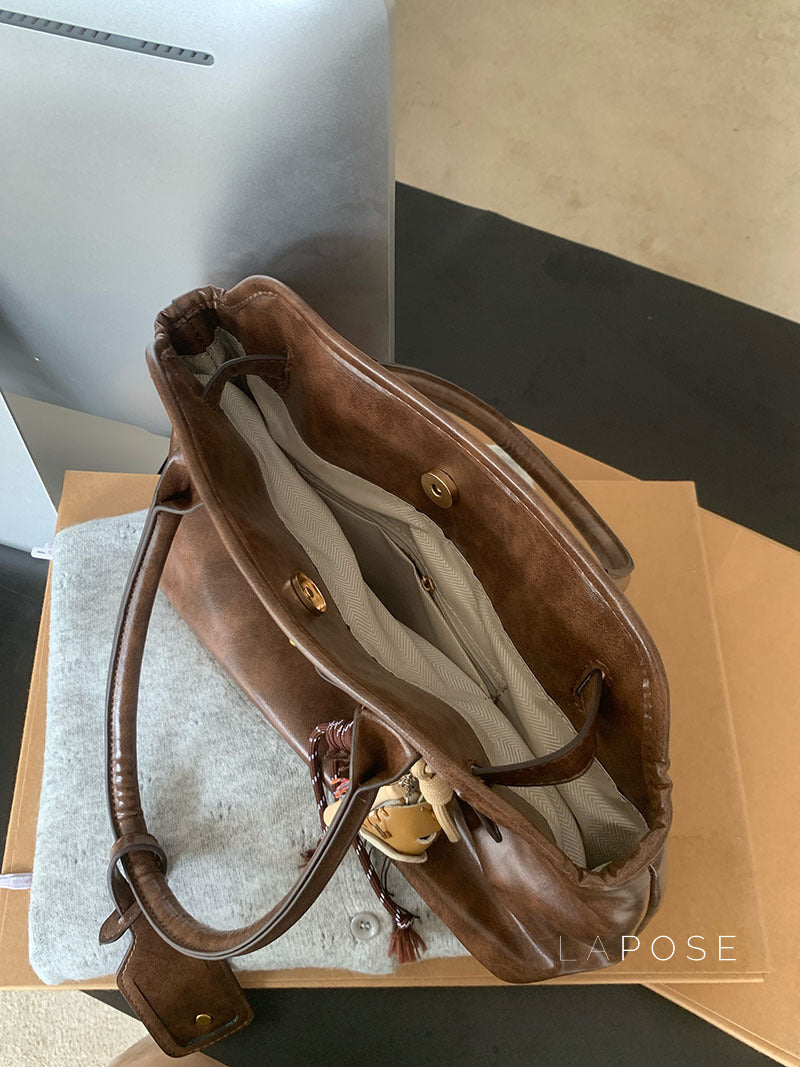 Polished Bag with an Effortless Classic Look