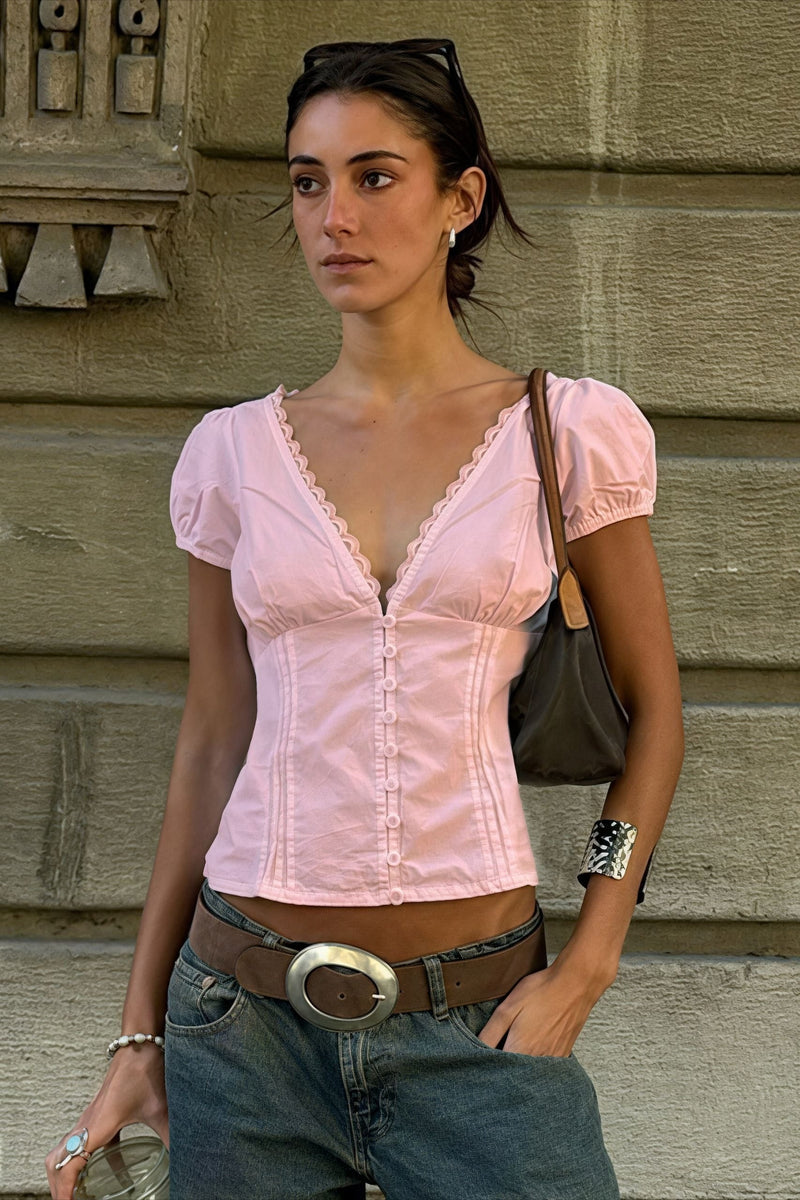 Effortlessly Elegant Blouse with a Timeless Design