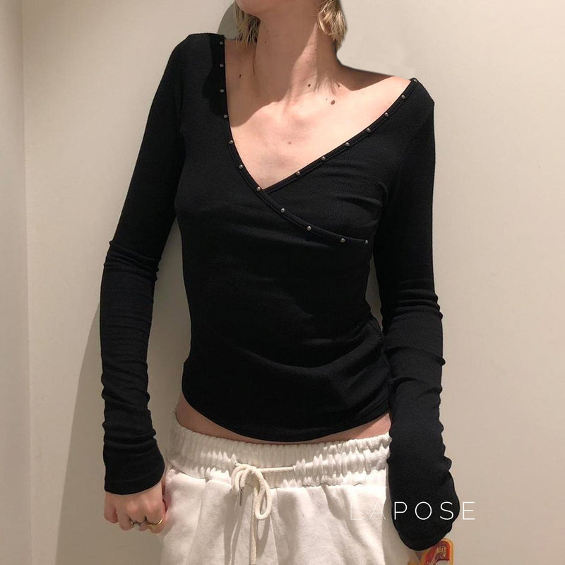 Well Tailored Sweater with a Graceful Silhouette